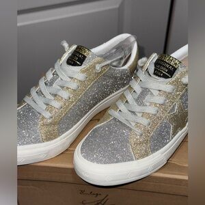 Vintage Havana Sneakers, Silver/Gold Sparkly, size 6.5 NIB extra shoelaces